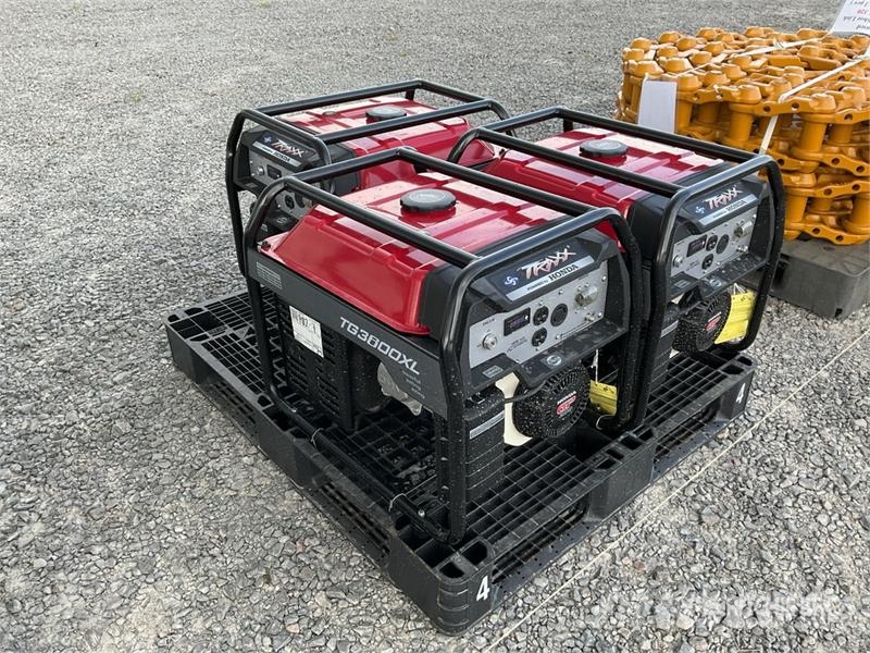 Quantity of (3) Traxx TG3600XL 3.3 kW Lote de Pla Diiselgeneraatorid