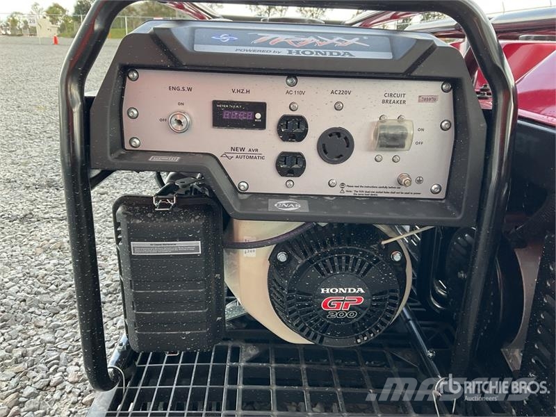 Quantity of (3) Traxx TG3600XL 3.3 kW Lote de Pla Diiselgeneraatorid