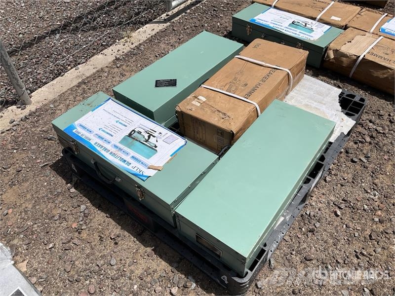 Quantity of (4) SKLP DB65 Electric Lote de Romped Talajlazító ekék