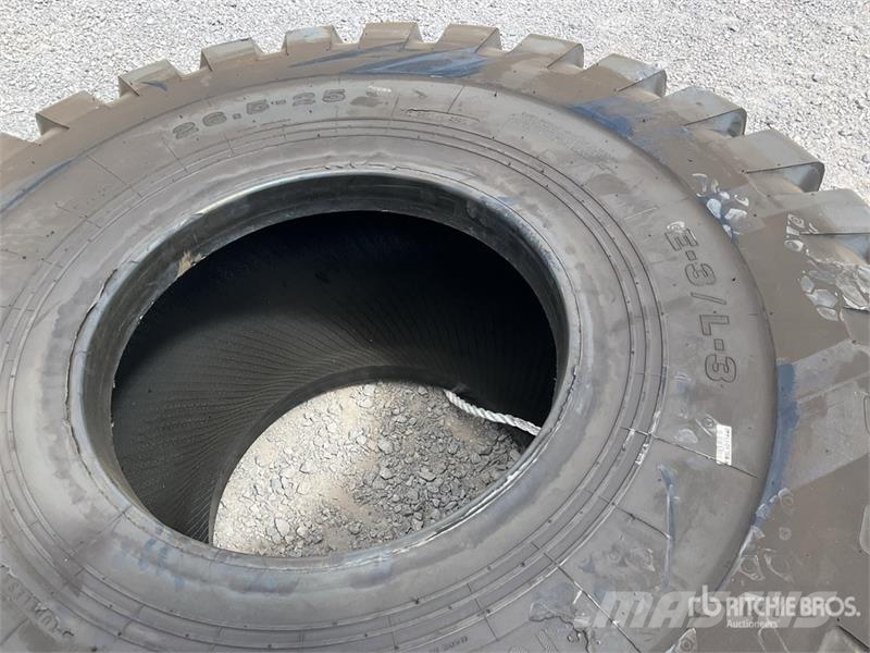 Quantity of (4) Suihe T26.5 26.5-25 Lote de Llant Pneumatiky, kola a ráfky