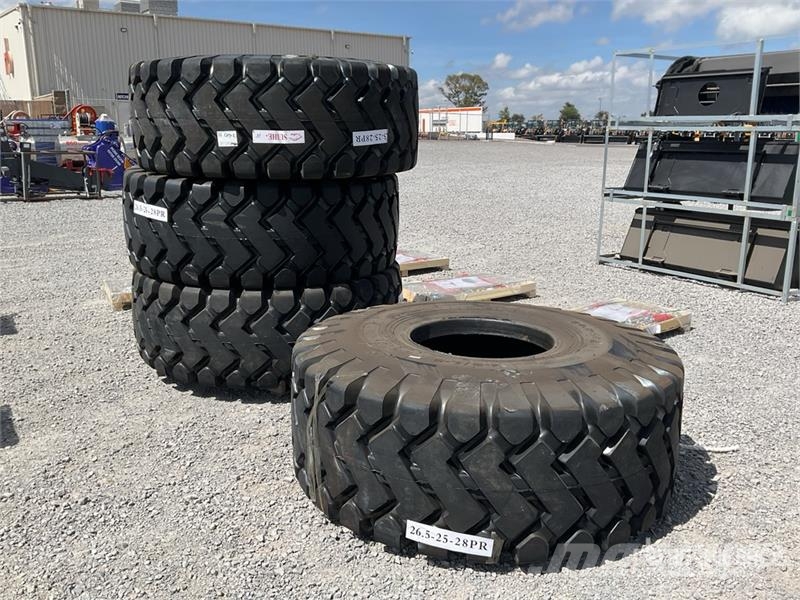 Quantity of (4) Suihe T26.5 26.5-25 Lote de Llant Pneumatiky, kola a ráfky
