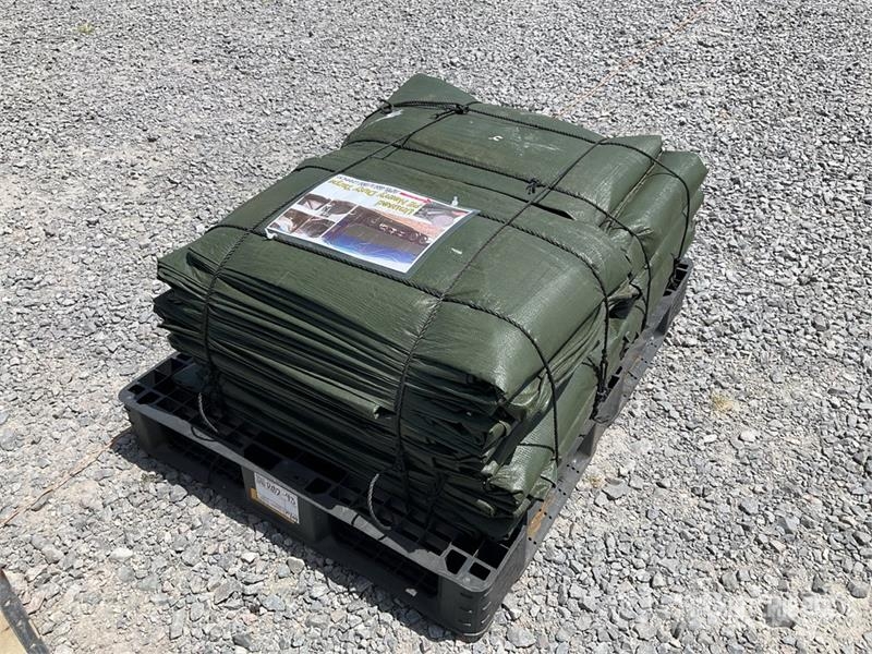  Quantity of (40)  HDT Qty of Heavy Duty Tarpaulin  Otros componentes