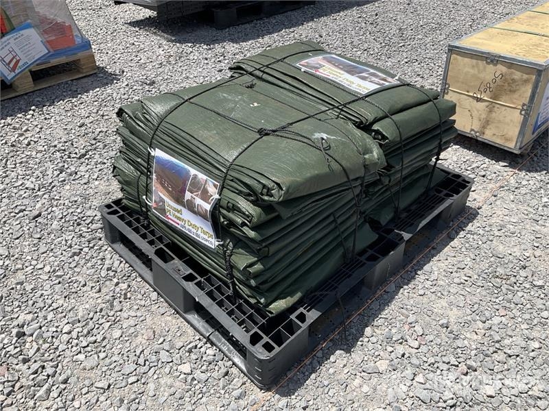  Quantity of (40)  HDT Qty of Heavy Duty Tarpaulin  Otros componentes