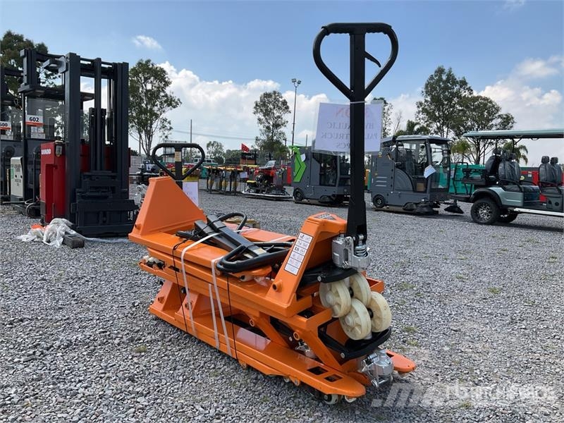 Quantity of (6) HPJ 3000 3 ton Lote de Patines Hi Hand pallet truck