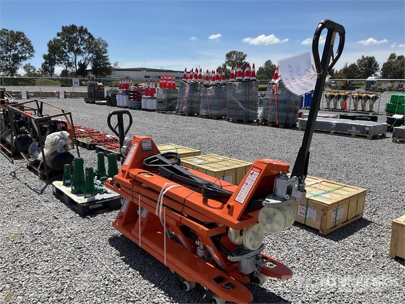 Quantity of (6) HPJ 3000 3 ton Lote de Patines Hi Hand pallet truck