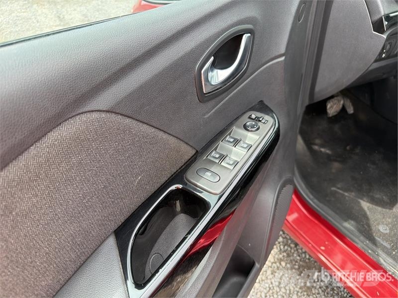 Renault Captur 2WD Camioneta / SUV Automobili