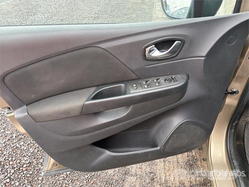 Renault Captur 2WD Camioneta / SUV Automobili