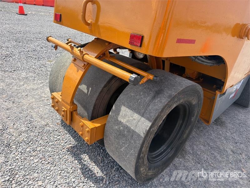 Sakai TS160 7 Wheel Rodillo Neumatico / Pneumatic Roller Rodillos sobre neumáticos