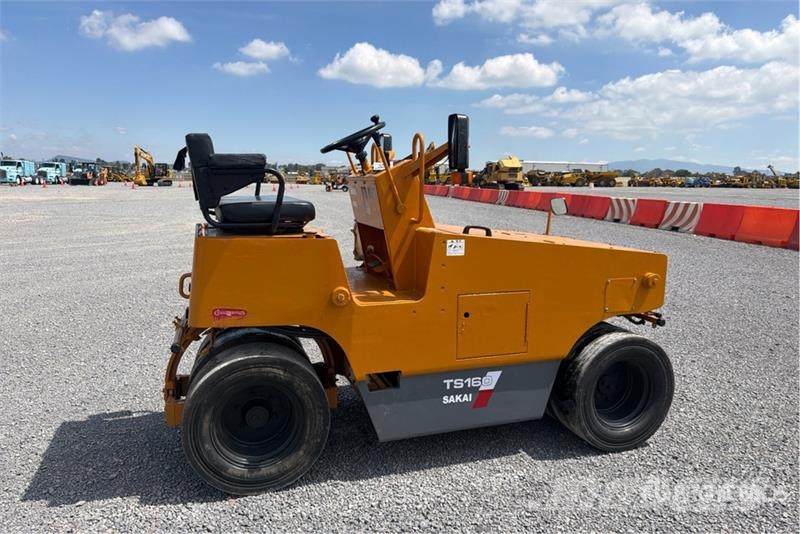 Sakai TS160 7 Wheel Rodillo Neumatico / Pneumatic Roller Rodillos sobre neumáticos