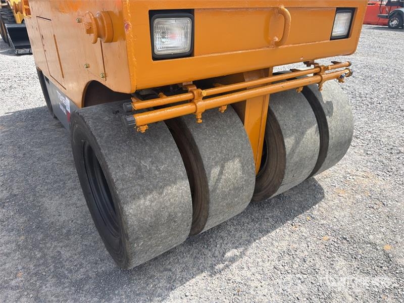 Sakai TS160 7 Wheel Rodillo Neumatico / Pneumatic Roller Rodillos sobre neumáticos