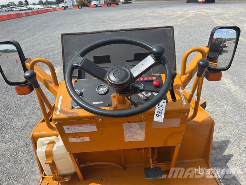 Sakai TS160 7 Wheel Rodillo Neumatico / Pneumatic Roller Rodillos sobre neumáticos
