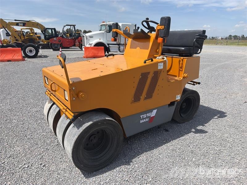Sakai TS160 7 Wheel Rodillo Neumatico / Pneumatic Roller Rodillos sobre neumáticos