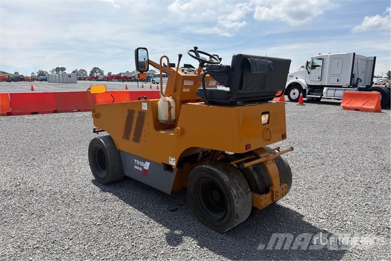 Sakai TS160 7 Wheel Rodillo Neumatico / Pneumatic Roller Rodillos sobre neumáticos