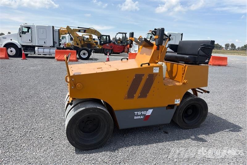Sakai TS160 7 Wheel Rodillo Neumatico / Pneumatic Roller Rodillos sobre neumáticos