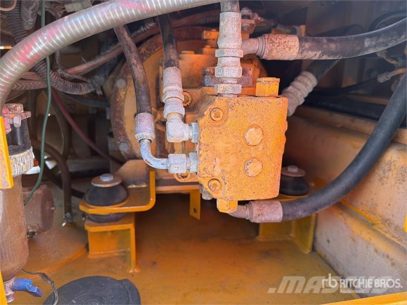 Sakai TS160 7 Wheel Rodillo Neumatico / Pneumatic Roller Rodillos sobre neumáticos