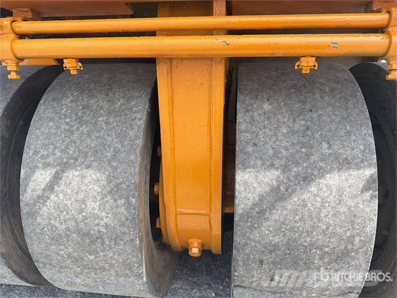 Sakai TS160 7 Wheel Rodillo Neumatico / Pneumatic Roller Rodillos sobre neumáticos
