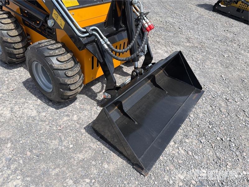  SDLOOL 323TDZ Mini Minicargador (Sin Usar) / Skid  لوادر انزلاقية التوجيه