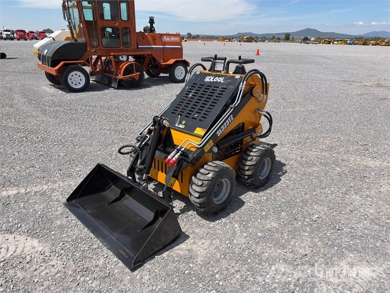 SDLOOL 323TDZ Mini Minicargador (Sin Usar) / Skid  لوادر انزلاقية التوجيه