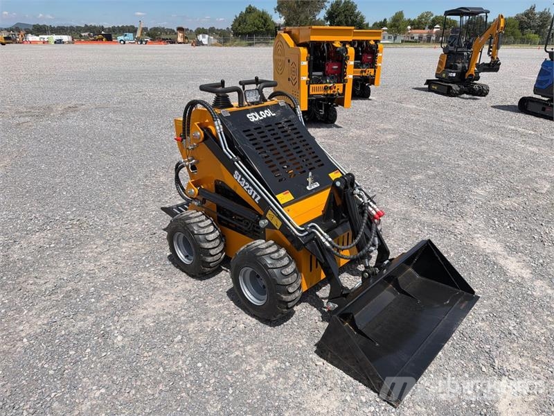  SDLOOL 323TDZ Mini Minicargador (Sin Usar) / Skid  لوادر انزلاقية التوجيه