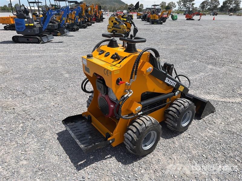  SDLOOL 323TDZ Mini Minicargador (Sin Usar) / Skid  لوادر انزلاقية التوجيه