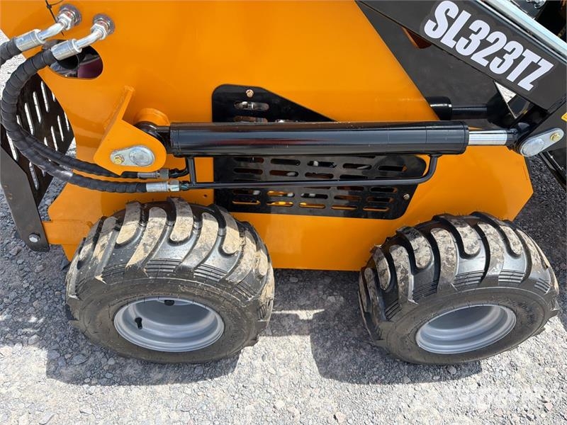  SDLOOL 323TDZ Mini Minicargador (Sin Usar) / Skid  لوادر انزلاقية التوجيه