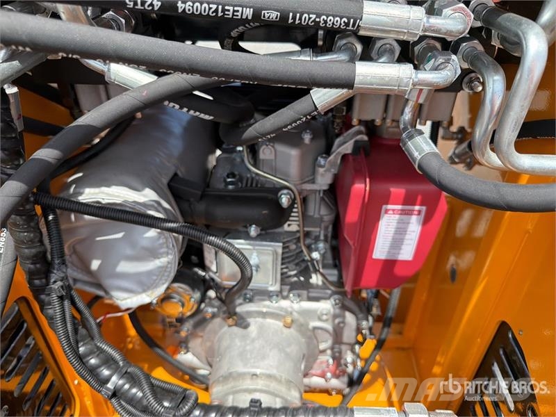  SDLOOL 323TDZ Mini Minicargador (Sin Usar) / Skid  لوادر انزلاقية التوجيه