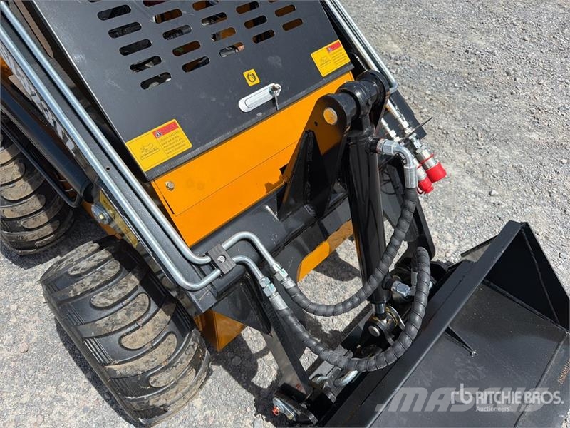  SDLOOL 323TDZ Mini Minicargador (Sin Usar) / Skid  لوادر انزلاقية التوجيه