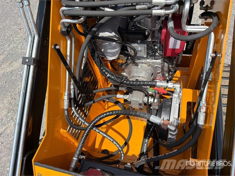  SDLOOL 323TDZ Mini Minicargador (Sin Usar) / Skid  لوادر انزلاقية التوجيه