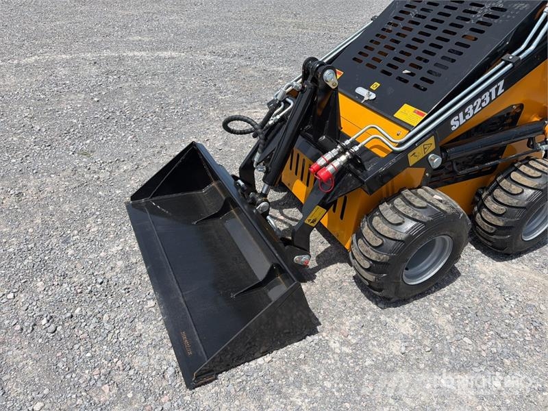  SDLOOL 323TDZ Mini Minicargador (Sin Usar) / Skid  لوادر انزلاقية التوجيه