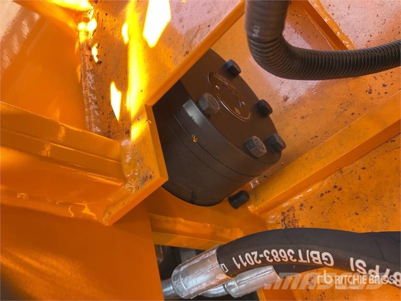  SDLOOL 323TZD Mini Minicargador (Sin Usar) / Skid  لوادر انزلاقية التوجيه