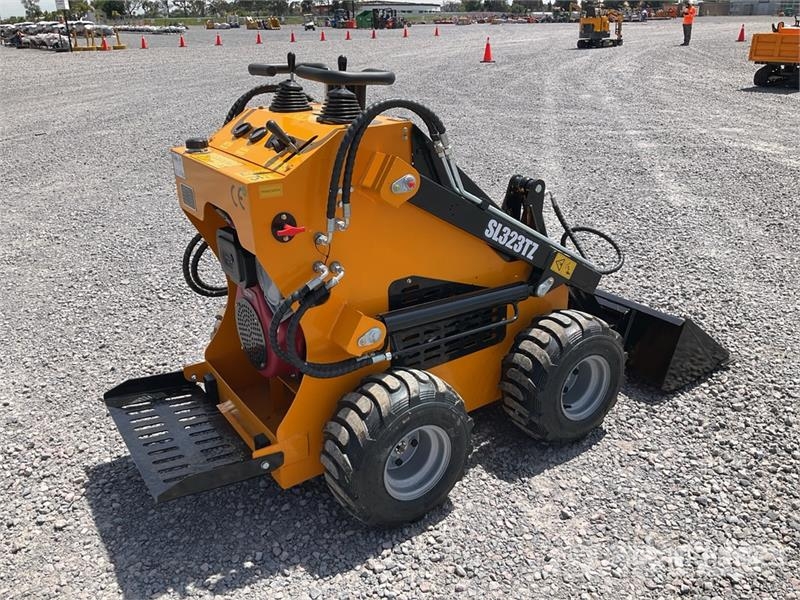  SDLOOL 323TZD Mini Minicargador (Sin Usar) / Skid  لوادر انزلاقية التوجيه