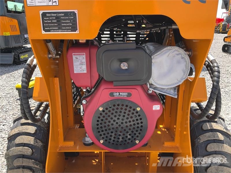  SDLOOL 323TZD Mini Minicargador (Sin Usar) / Skid  لوادر انزلاقية التوجيه