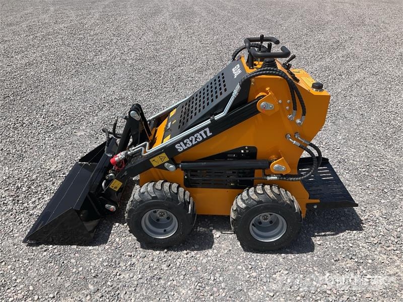  SDLOOL 323TZD Mini Minicargador (Sin Usar) / Skid  لوادر انزلاقية التوجيه