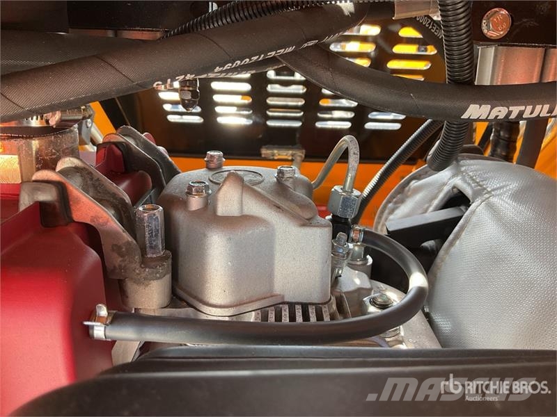  SDLOOL 323TZD Mini Minicargador (Sin Usar) / Skid  لوادر انزلاقية التوجيه