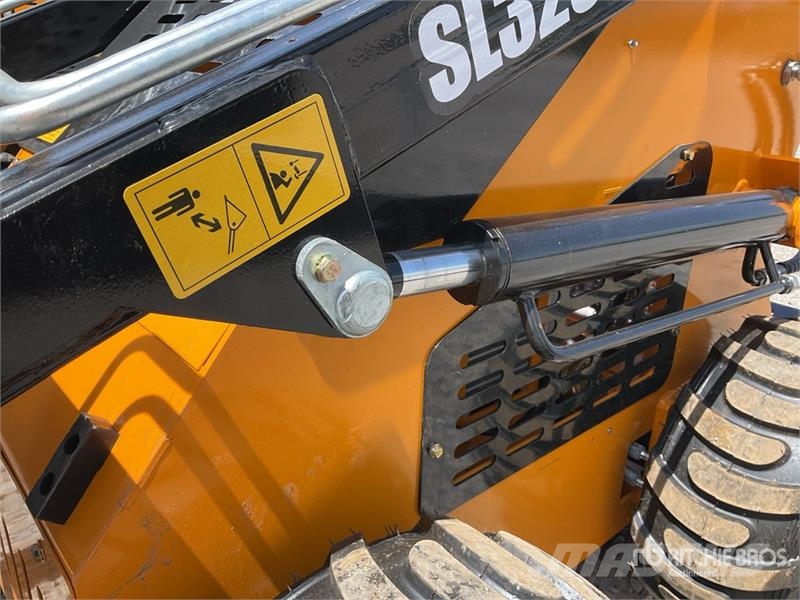  SDLOOL 323TZD Mini Minicargador (Sin Usar) / Skid  لوادر انزلاقية التوجيه