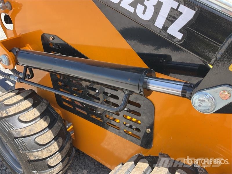 SDLOOL 323TZD Mini Minicargador (Sin Usar) / Skid  لوادر انزلاقية التوجيه
