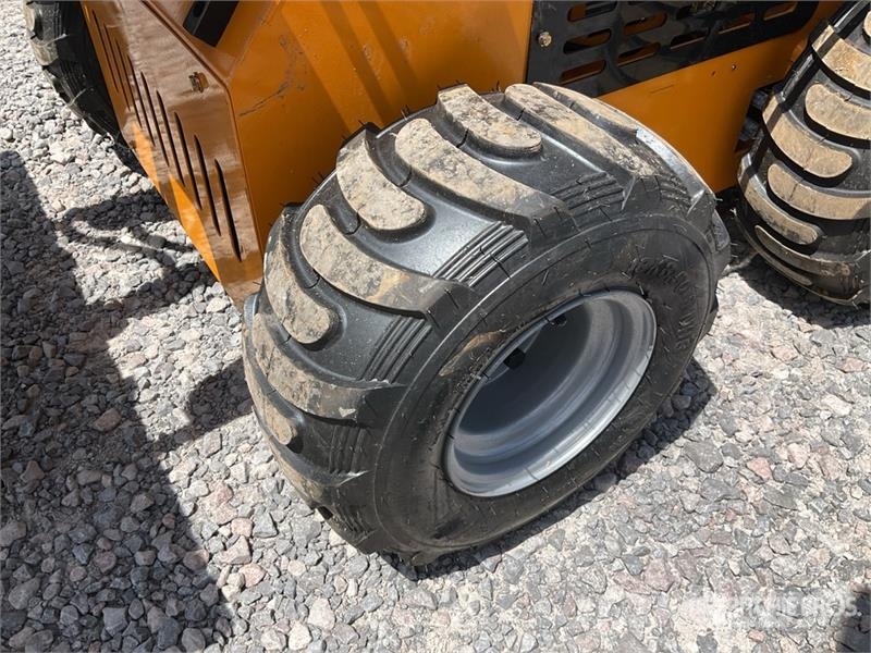  SDLOOL 323TZD Mini Minicargador (Sin Usar) / Skid  لوادر انزلاقية التوجيه