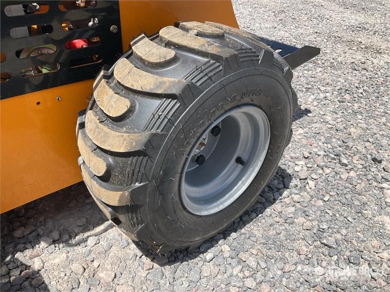  SDLOOL 323TZD Mini Minicargador (Sin Usar) / Skid  لوادر انزلاقية التوجيه