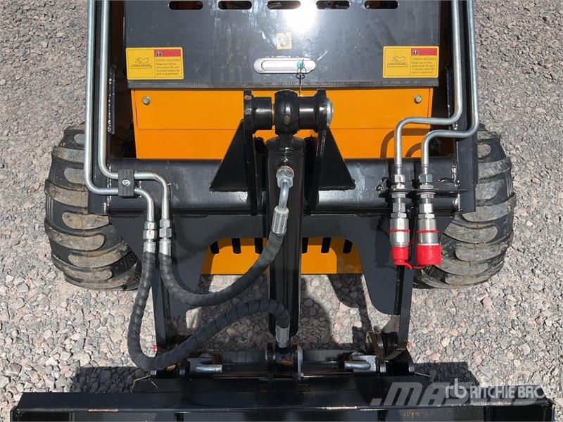  SDLOOL 323TZD Mini Minicargador (Sin Usar) / Skid  لوادر انزلاقية التوجيه
