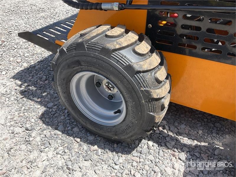  SDLOOL 323TZD Mini Minicargador (Sin Usar) / Skid  لوادر انزلاقية التوجيه