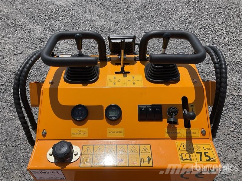  SDLOOL 323TZD Mini Minicargador (Sin Usar) / Skid  لوادر انزلاقية التوجيه