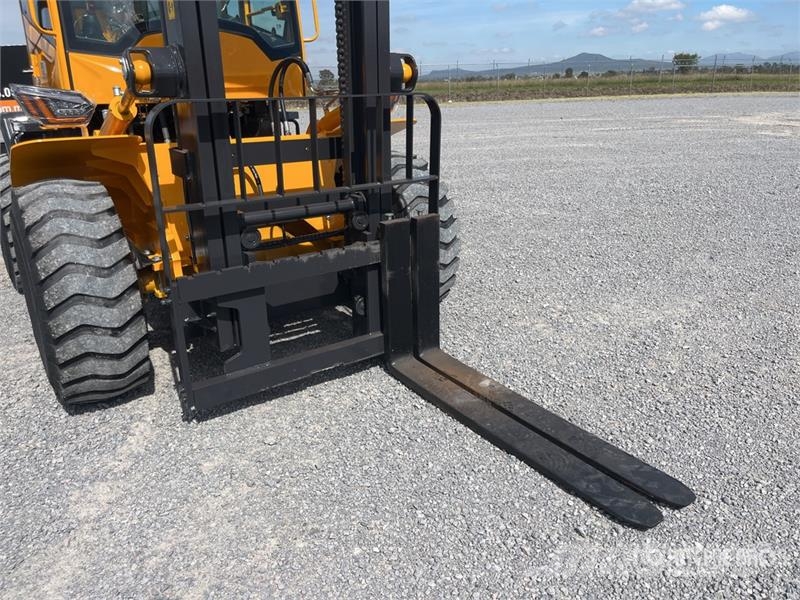 SDLOOL 35 7700 lb 4x4 Montacargas Todo Terreno (Si Terenski viličar