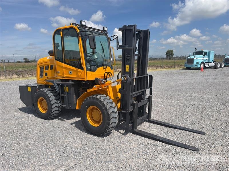  SDLOOL 35 7700 lb 4x4 Montacargas Todo Terreno (Si Terenski viličar
