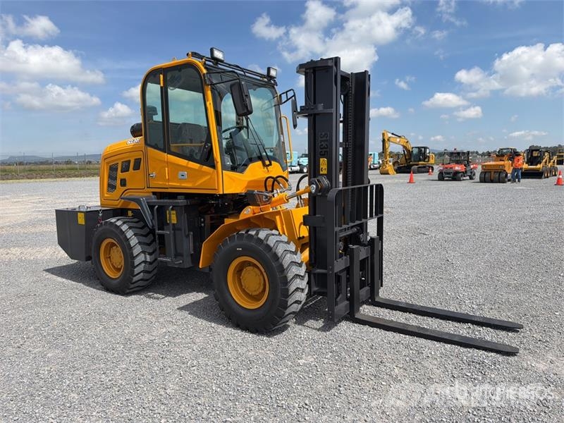 SDLOOL 35 7700 lb 4x4 Montacargas Todo Terreno (Si Terenski viličar