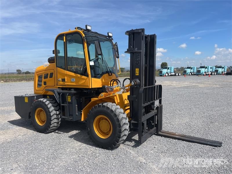 SDLOOL 35 7700 lb 4x4 Montacargas Todo Terreno (Si Terenski viličar