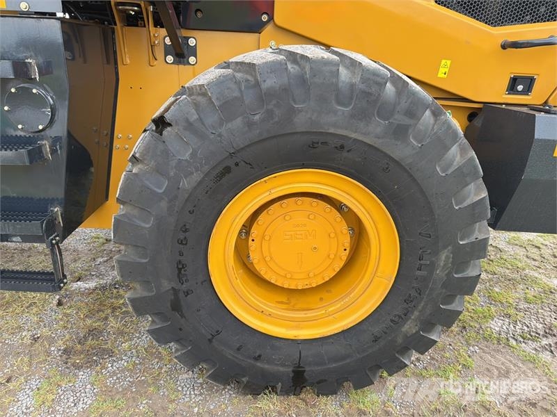 SEM 656F Cargador sobre Neumaticos (Sin Usar) / Wheel  Колесни товарачи