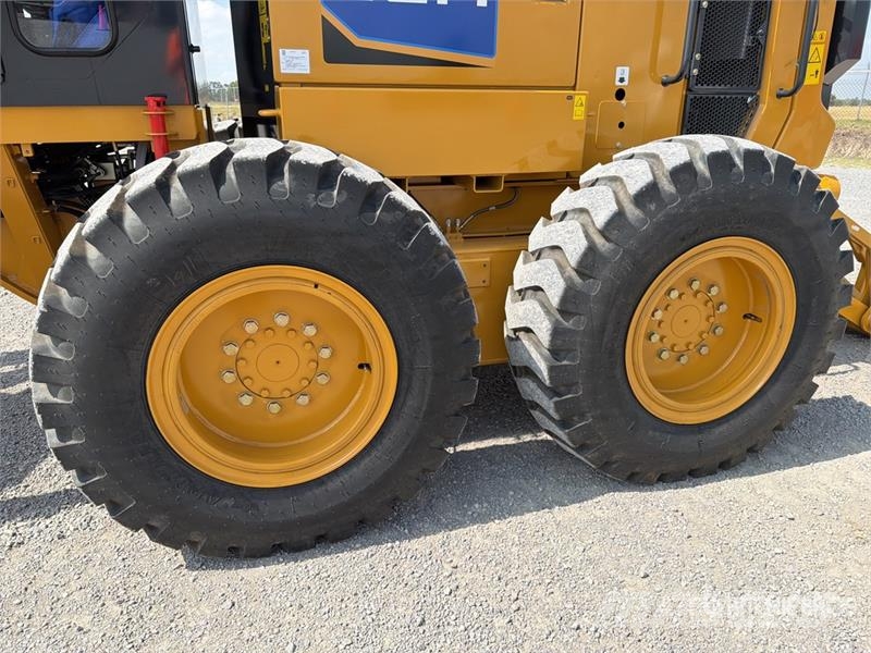 SEM 920F Motoconformadora (Sin Usar) / Motor Grader (U Grejderi