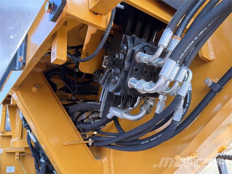 SEM 920F Motoconformadora (Sin Usar) / Motor Grader (U Greideriai