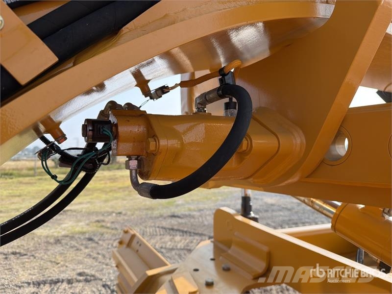 SEM 920F Motoconformadora (Sin Usar) / Motor Grader (U Greideriai