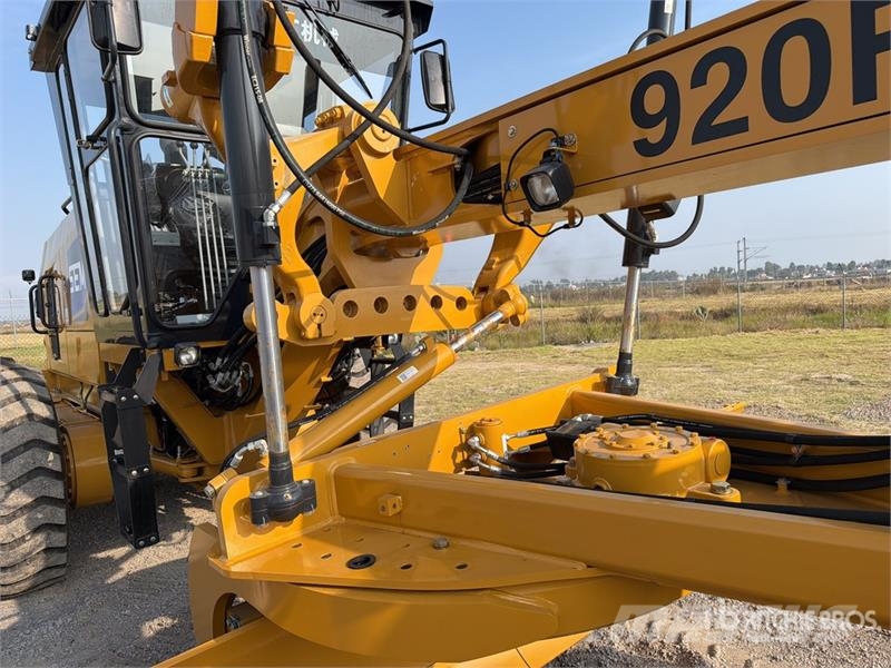 SEM 920F Motoconformadora (Sin Usar) / Motor Grader (U Greideriai